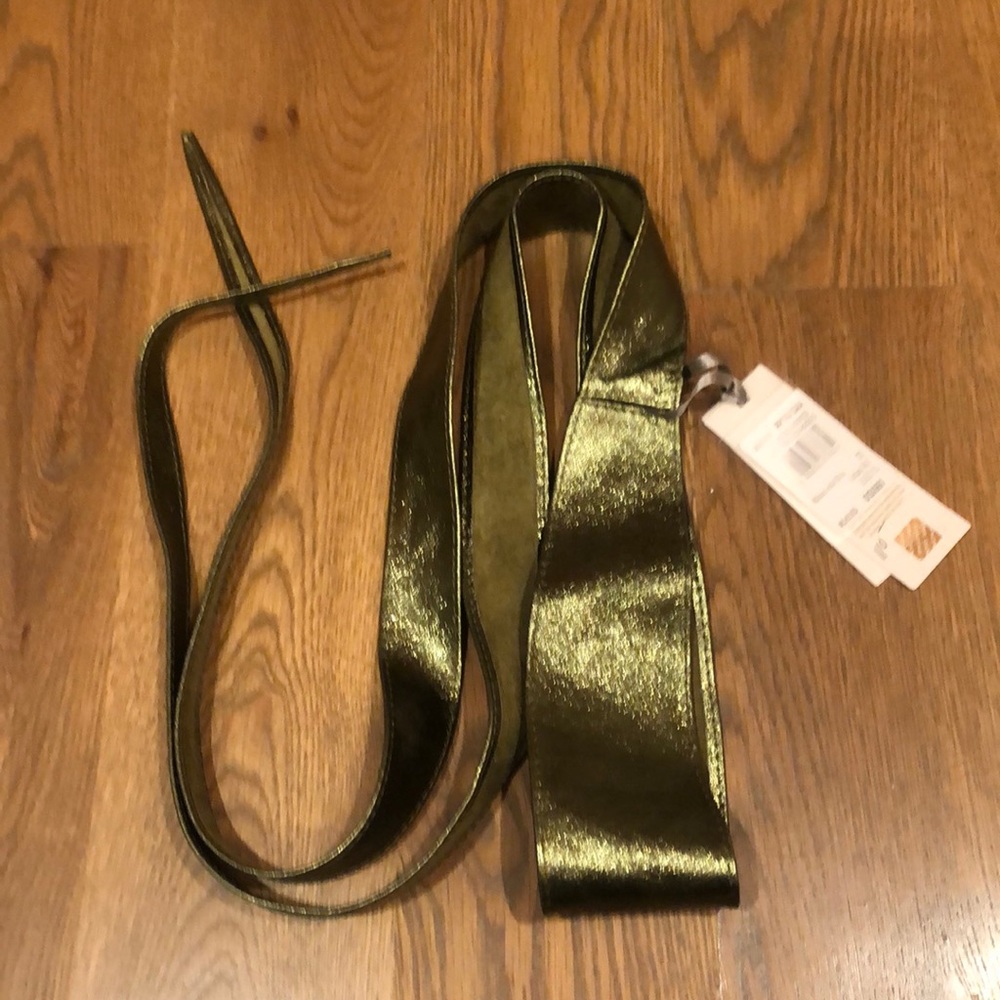Metallic green tie belt.